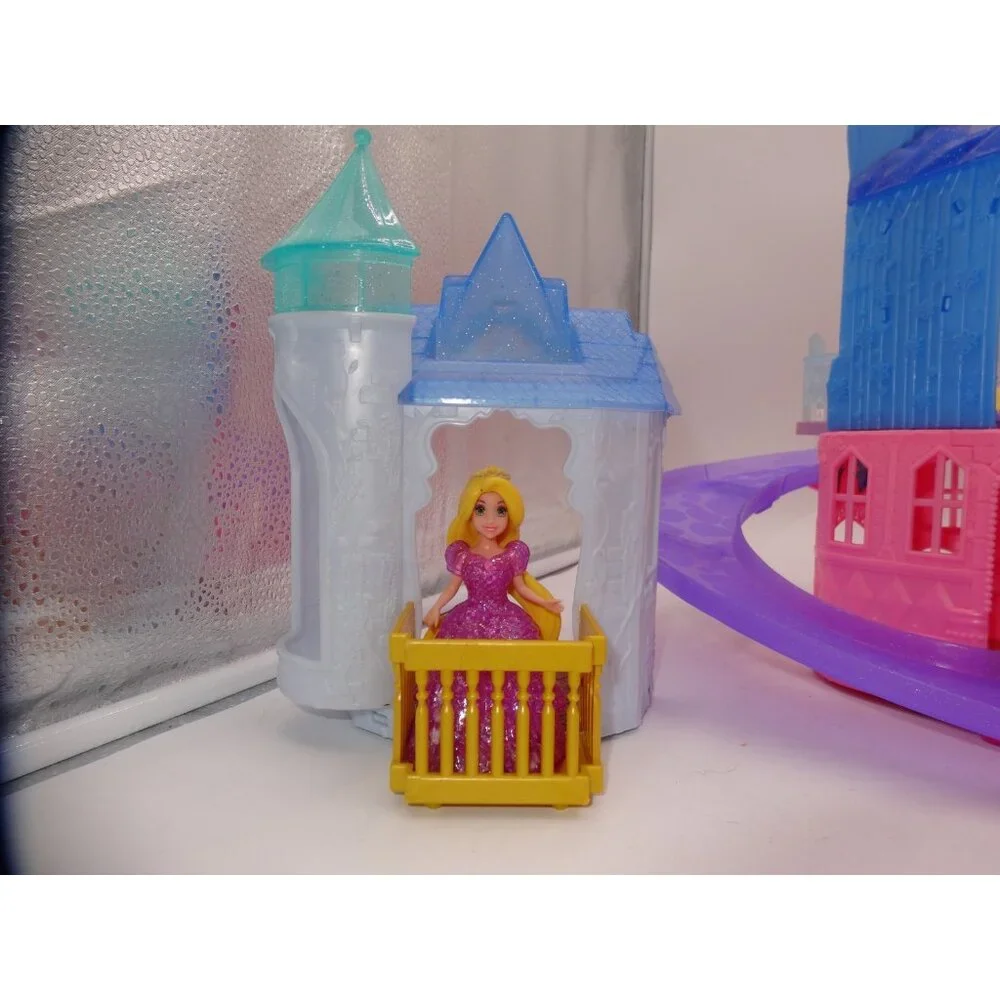 Disney Princess Glitter Glider Castle with 6 Princesses and 6 castle‎ moduls